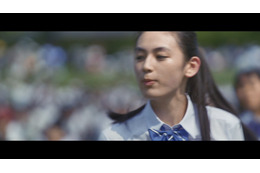 八木莉可子、新CMで世界一狙い4300人とガチダンス! 画像
