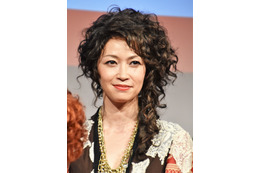 お母さんじゃない……辺見えみり、母マリの洗脳被害を初告白!ヌード写真集も「絶対的に嫌だった」 画像