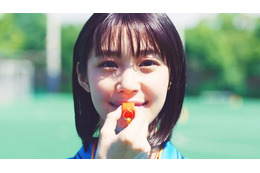 加村真美、新CMでチアガール姿!ダンスも随所で披露 画像