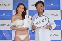 Niki、夏の由比ガ浜で美白ボディを披露! 画像