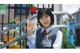 渡辺麻友がヤクルトレディに!住宅街でミュージカル&宙返りも?! 画像