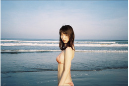 日比美思、10代最後の大胆グラビアショットを公開! 画像