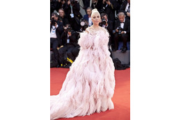 レディー・ガガ、ファードレス姿でベネチア国際映画祭に降臨! 画像