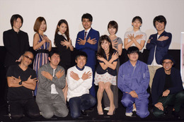 しずる・村上がツッコミまくり!『まいっちんぐマチコ先生~』で爆笑舞台挨拶 画像