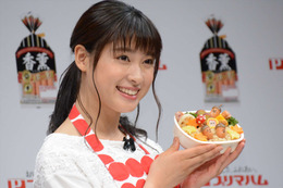 土屋太鳳、エプロン姿で手料理を披露!「特定の男性に作れたらいいな」 画像
