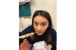 岡田結実、必死に焼き鳥を食べる姿がかわいいと反響 画像