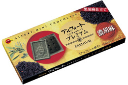 黒胡麻ペーストがチョコに練りこまれたアルフォート新フレーバー「ミニチョコレートプレミアム濃胡麻」が登場 画像