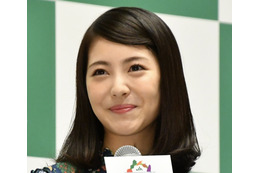 浜辺美波、ショートカット復活にファン悶絶!「まぶしい」「めっちゃ可愛い!」 画像