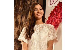 新木優子、美しすぎるウエディングドレス姿披露!「お姫様みたい」「優子のトリコです」 画像