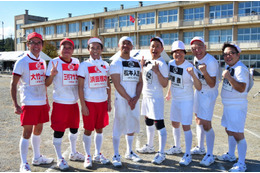 人気芸人68名勢揃い!「パンスト脱がし騎馬戦」など抱腹絶倒の大運動会 画像