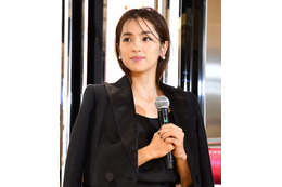 中村アン、懸垂動画公開に「すごっ!」!鍛え上げられた美背中に注目! 画像