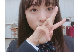 大友花恋、王道な制服姿を披露!「まだまだ大丈夫」「違和感全然ない」 画像