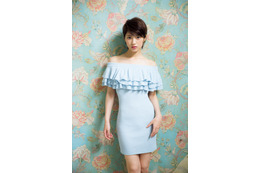 乃木坂46・若月佑美、グラビアで大人の色気を披露! 画像