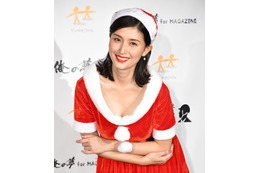 橋本マナミ、サンタ衣装で登場!谷間チラみせで報道陣を悩殺 画像