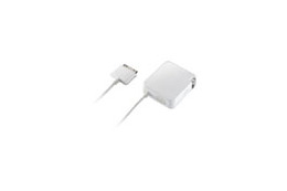 最新iPodに対応、Dockコネクタ&USBポートのデュアルコネクタ搭載ACアダプタ 画像