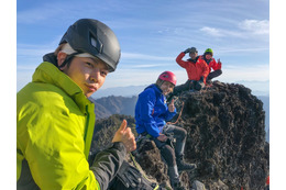 NEWS、一泊二日の登山で絶景をバックに「生きろ」を歌唱 画像