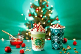 スタバ、クリスマスツリーモチーフのピスタチオを使ったフラペチーノを明日発売 画像