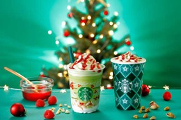 スタバ、クリスマスツリーモチーフのピスタチオを使ったフラペチーノを明日発売 画像