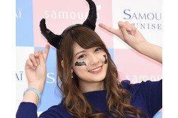アンジェラ芽衣、セクシーな黒ビキニ姿披露!『週刊ヤングジャンプ』アザーカット 画像