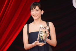 綾瀬はるか、「2018年“最も美しい顔”」に決定! 画像