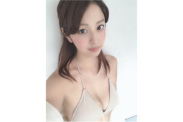 本郷杏、豊満バストセクシーな「平成最後」の水着カット公開! 画像