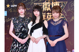 乃木坂46齋藤飛鳥&松村沙友理&秋元真夏、エレガントなドレス姿でレッドカーペットに登場 画像