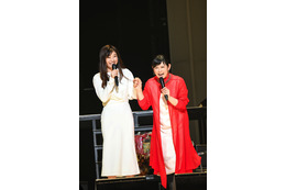 絢香のライブツアーに篠原涼子がサプライズ登場! 画像