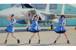 F-15戦闘機をバックにダンス！「Run Girls, Run！」ニューシングルMV＆ジャケ写公開 画像