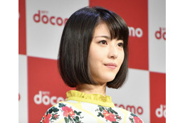 浜辺美波、美しいドレス姿に「どこのお姫様ですか」「お美しい」と絶賛の声 画像