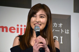 今にもボタンが弾けそう……熊田曜子、セクシーカット公開 画像