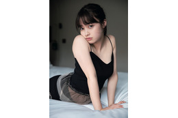 10代最後で魅せるセクシーなカットも!橋本環奈のセカンド写真集『NATUREL』が発売 画像
