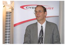 悪化するコンピュータセキュリティ環境、ハードやソフトでなく「知識」で対応すべき —Cybertrustピーター・ティペット氏 画像