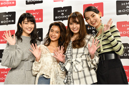 遠山茜子、ブラジリアン系ビキニで美ヒップ強調? 松川菜々花・みうらうみ・黒木麗奈とカレンダー同時発売 画像