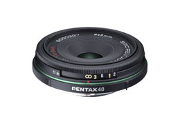 ペンタックス、全長15mmの超薄型デジタル専用単焦点レンズ 画像