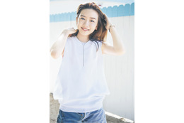 永野芽郁、1st写真集発売を記念してパネル展開催決定!グッズも発売 画像