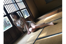 alom小室さやかの色気がさく裂!グラビアオフショットが公開 画像