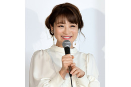 鈴木奈々、美人な義姉との仲睦まじい2ショット公開! 画像