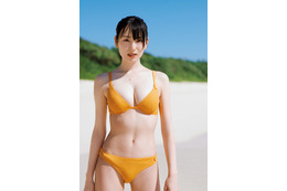 宮下かな子、沖縄で初々しい水着グラビア披露！ 画像