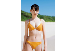 宮下かな子、沖縄で初々しい水着グラビア披露! 画像