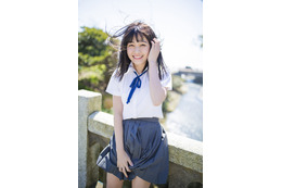 制服姿や寝起きシーンも...なんキニ!白鳥優菜の1stビジュアルブック発売決定 画像
