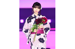 浴衣姿でランウェイ登場!乃木坂46がかわいすぎる! 画像