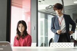 吉高由里子もついに残業...中丸雄一とすれ違いが増えていき...? 画像