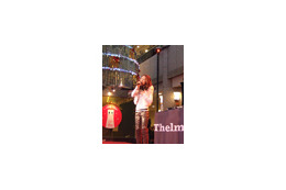 青山テルマ、紅白衣装はファー帽子の“テルマー”スタイル”で!? 画像