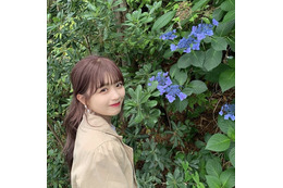 Kirari、紫陽花バックにポニテで微笑む姿に「お花よりもかわいい」 画像