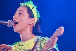 のん、レコ発記念ライブを渋谷で開催!700人のファンを前にパフォーマンス披露 画像