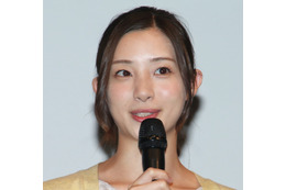 「かわいい!!!!!」足立梨花の制服ショットに絶賛の声! 画像