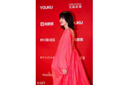 長澤まさみ、背中のあいたピンクドレス姿で上海国際映画祭レッドカーペットに登場 画像