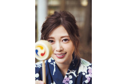 乃木坂46・白石麻衣の“涼”を届ける浴衣ショット公開!ツアー公式ブック本日発売 画像