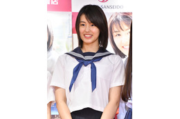 17歳の現役女子高生・竹内愛紗、1st写真集で“ショーパン&ビキニ姿”に挑戦 画像