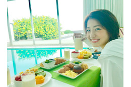 中村静香、「グラビア歴15年の集大成」的な写真集を発売! 画像